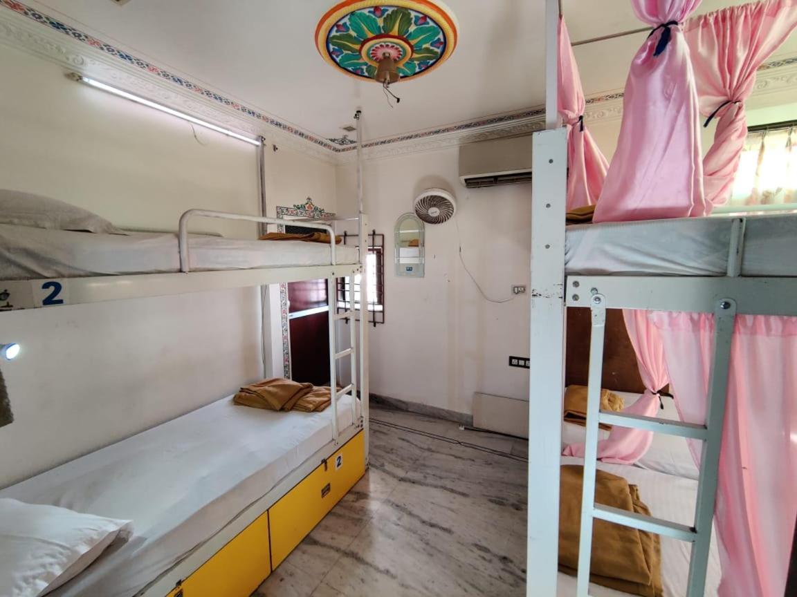 Whereabout Hostel Udaipur Exterior foto